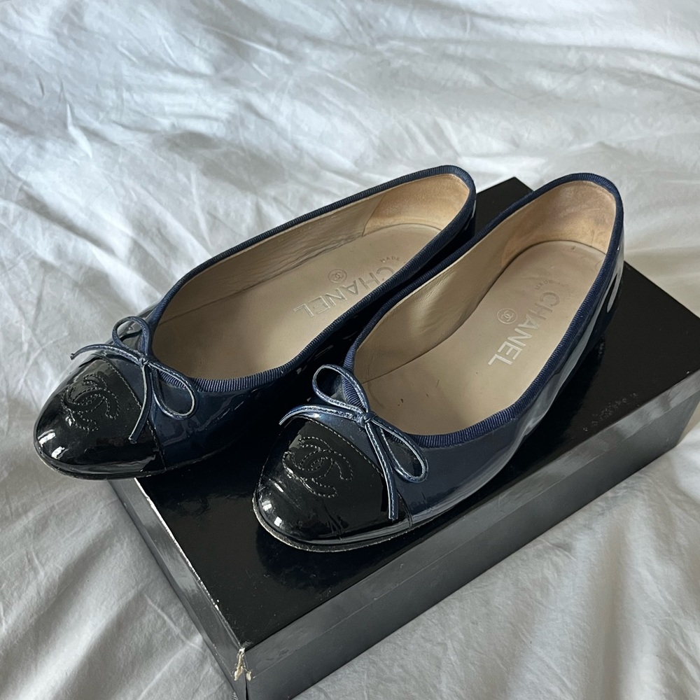 Chanel Navy and Black Patent Ballet Flats size 35